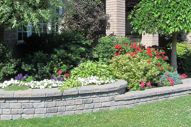 Beautiful combination of garden wall ideas Beautiful combination of garden wall ideas